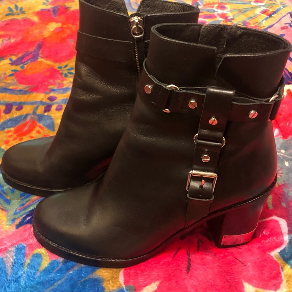 TOPSHOP leather booties with buckle and chrome heel tips. Sz 10